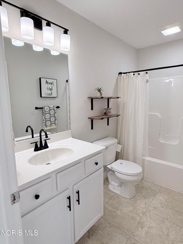 8424 Birchwood Lane, Northwood, OH 43619