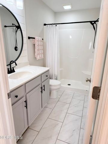 8424 Birchwood Lane, Northwood, OH 43619