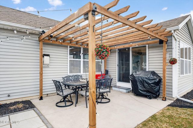 8424 Birchwood Lane, Northwood, OH 43619