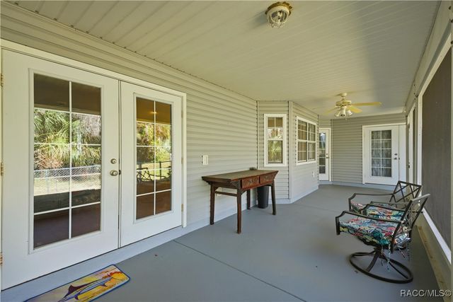 10 Patricia Road, Yankeetown, FL 34498