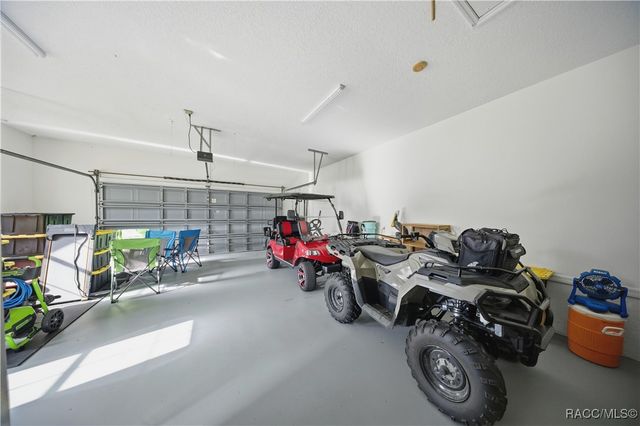 10 Patricia Road, Yankeetown, FL 34498