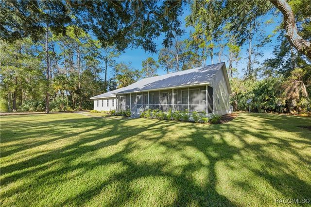 10 Patricia Road, Yankeetown, FL 34498