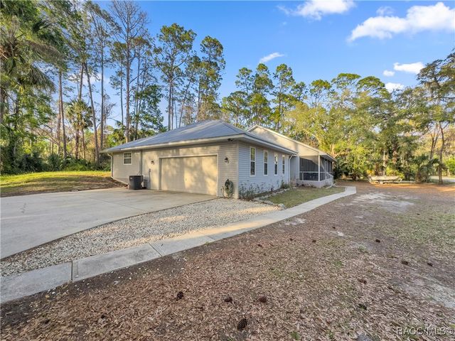10 Patricia Road, Yankeetown, FL 34498