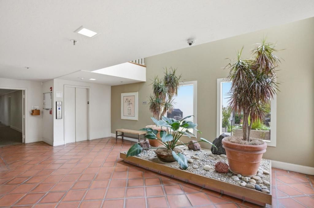 Image 10 of property listing at 793 Elm Street 21, San Carlos, CA 94070