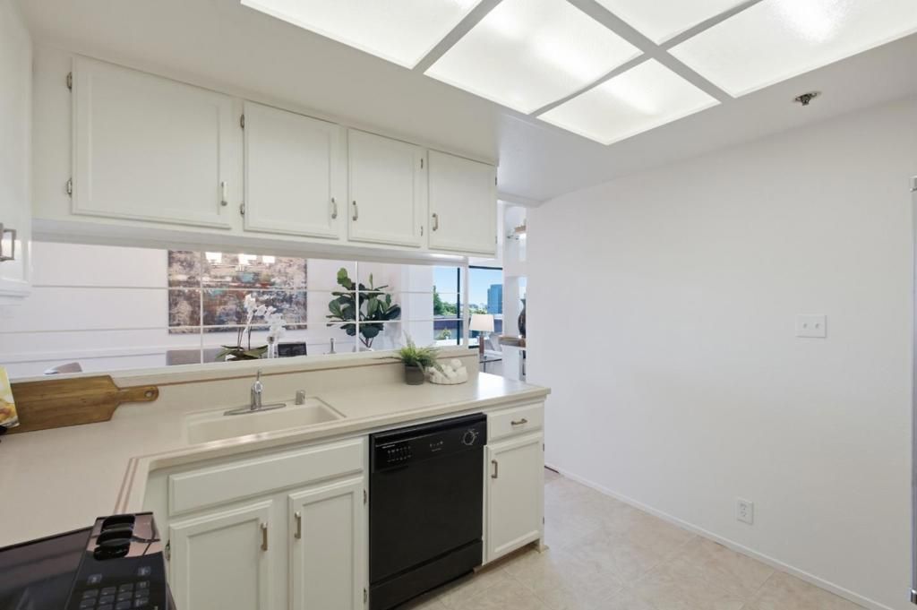 Image 24 of property listing at 793 Elm Street 21, San Carlos, CA 94070
