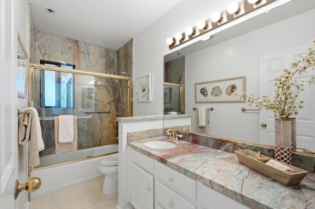Image 30 of property listing at 793 Elm Street 21, San Carlos, CA 94070