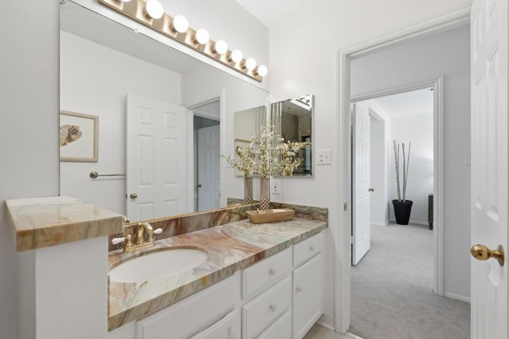 Image 31 of property listing at 793 Elm Street 21, San Carlos, CA 94070