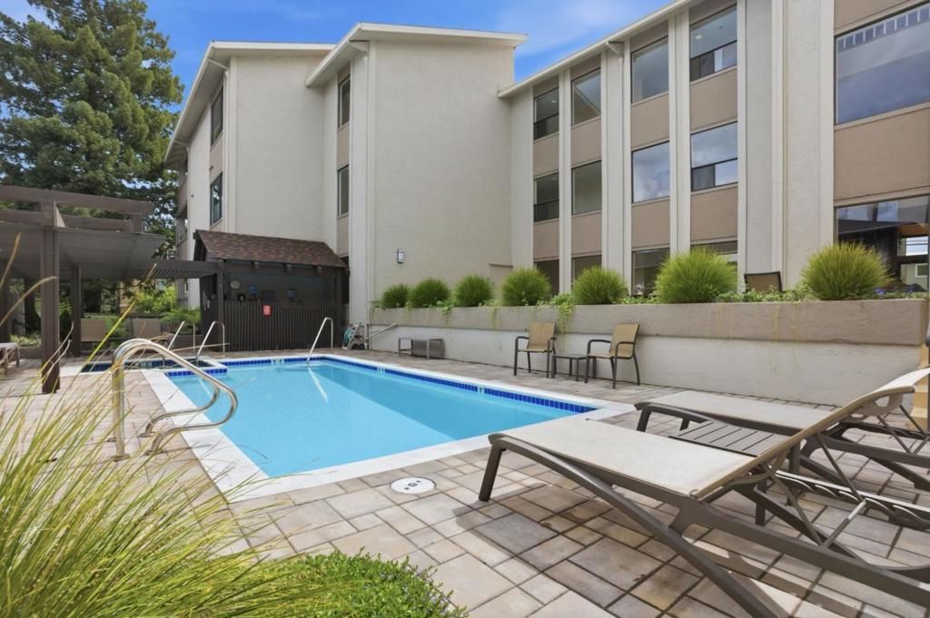 Image 44 of property listing at 793 Elm Street 21, San Carlos, CA 94070