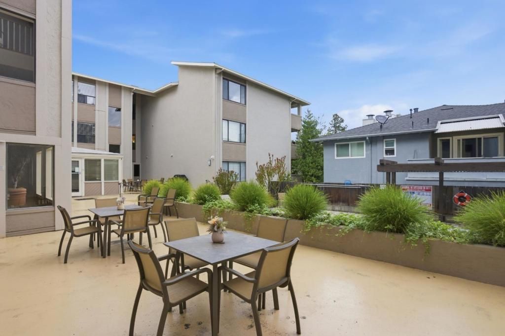 Image 45 of property listing at 793 Elm Street 21, San Carlos, CA 94070