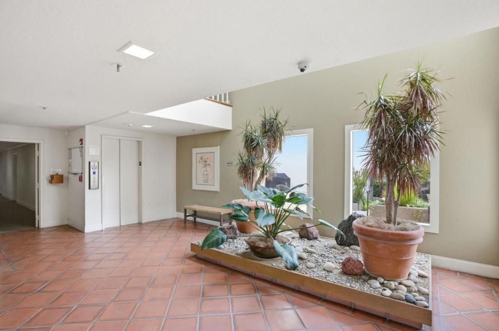 Image 5 of property listing at 793 Elm Street 21, San Carlos, CA 94070