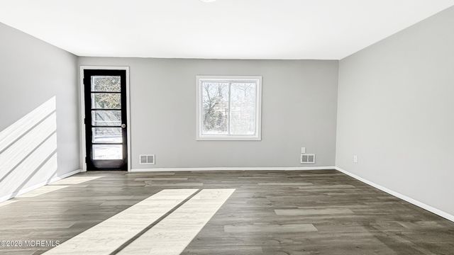 33 Green Twig Drive, Toms River, NJ 08753