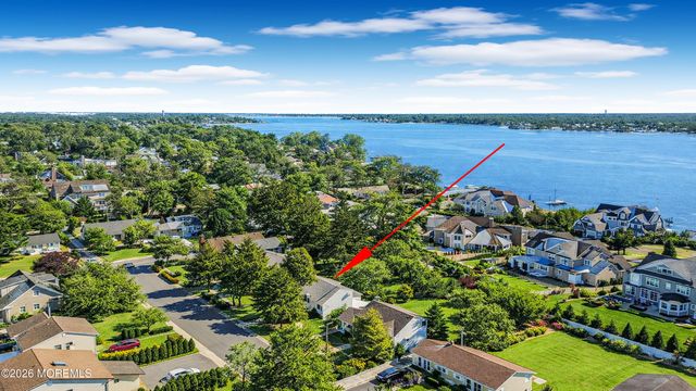 33 Green Twig Drive, Toms River, NJ 08753