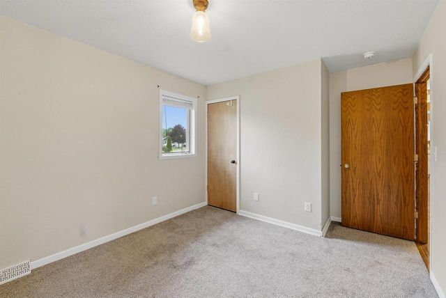 1115 SAWTELL COURT, Oshkosh, WI 54902