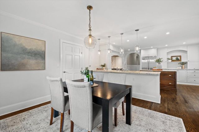2212 W Sunnydale LANE, Mequon, WI 53092