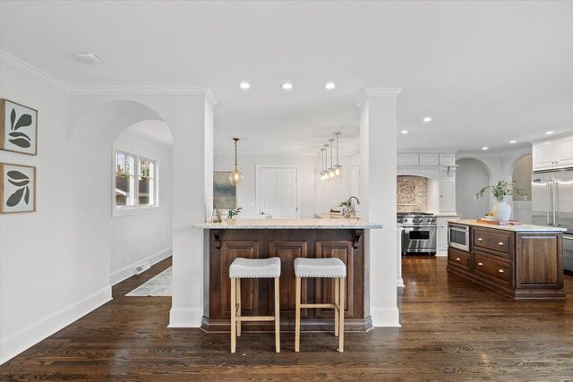 2212 W Sunnydale LANE, Mequon, WI 53092