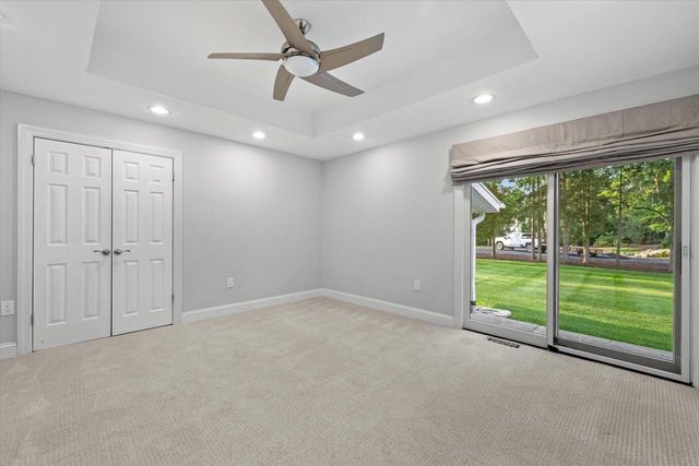 2212 W Sunnydale LANE, Mequon, WI 53092