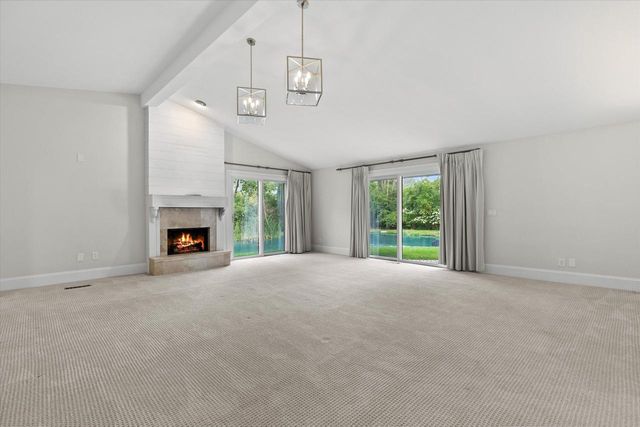 2212 W Sunnydale LANE, Mequon, WI 53092