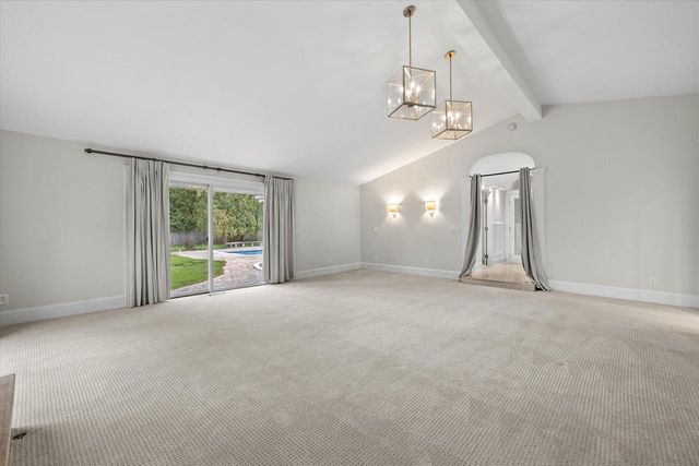 2212 W Sunnydale LANE, Mequon, WI 53092