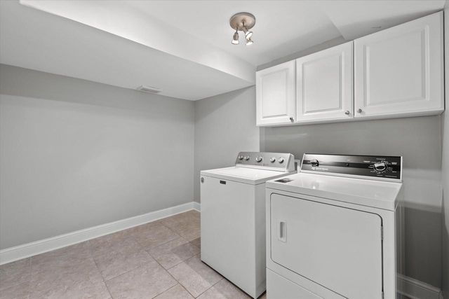 2212 W Sunnydale LANE, Mequon, WI 53092