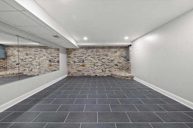 2212 W Sunnydale LANE, Mequon, WI 53092