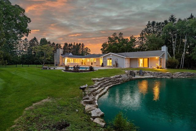 2212 W Sunnydale LANE, Mequon, WI 53092