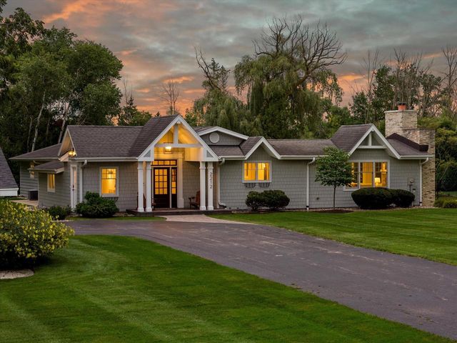 2212 W Sunnydale LANE, Mequon, WI 53092
