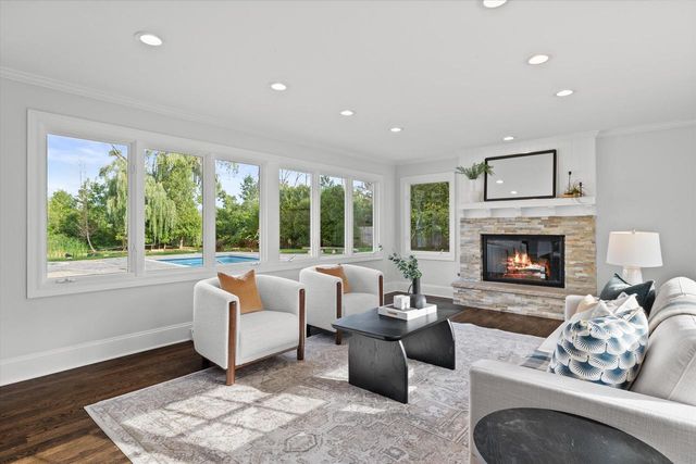 2212 W Sunnydale LANE, Mequon, WI 53092