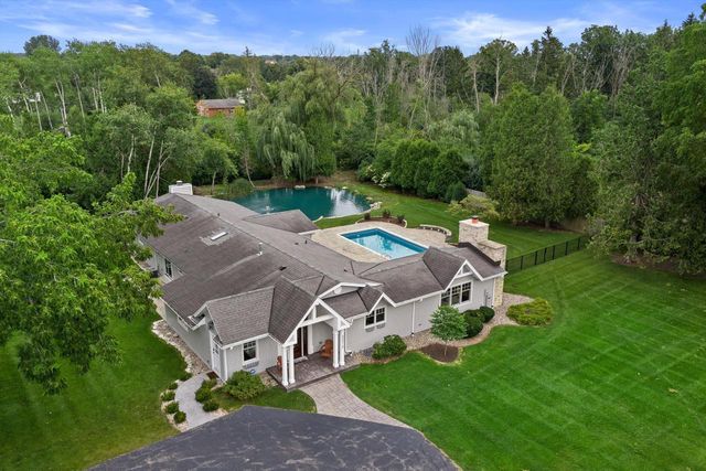2212 W Sunnydale LANE, Mequon, WI 53092
