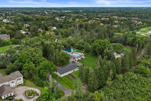 2212 W Sunnydale LANE, Mequon, WI 53092