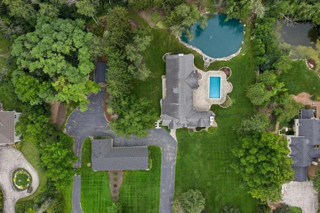 2212 W Sunnydale LANE, Mequon, WI 53092