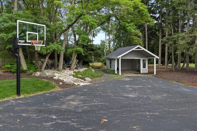 2212 W Sunnydale LANE, Mequon, WI 53092