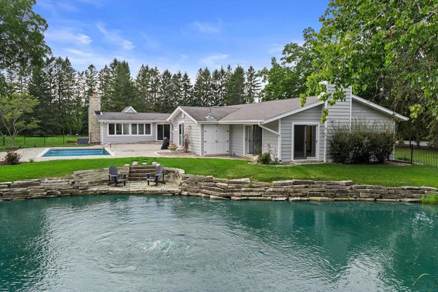 2212 W Sunnydale LANE, Mequon, WI 53092