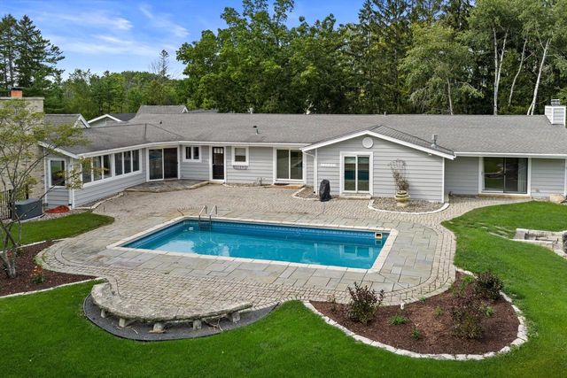 2212 W Sunnydale LANE, Mequon, WI 53092