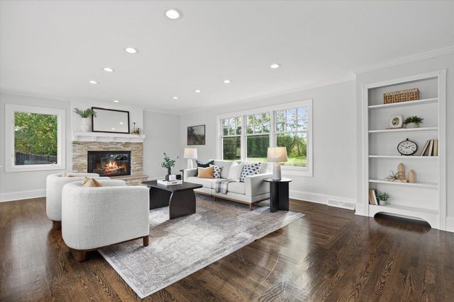 2212 W Sunnydale LANE, Mequon, WI 53092