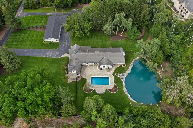 2212 W Sunnydale LANE, Mequon, WI 53092