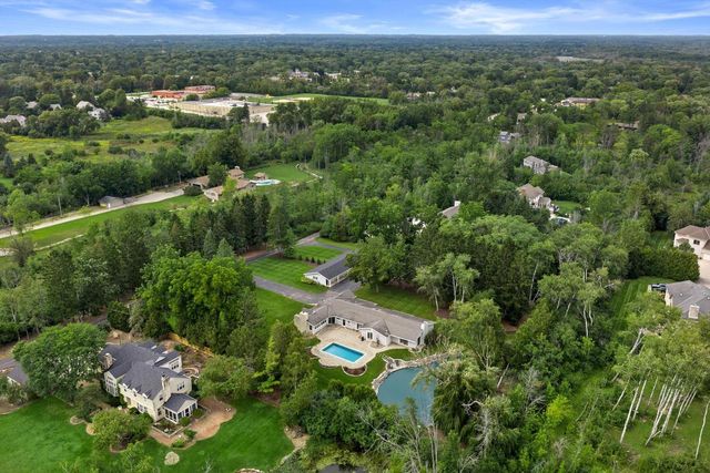 2212 W Sunnydale LANE, Mequon, WI 53092