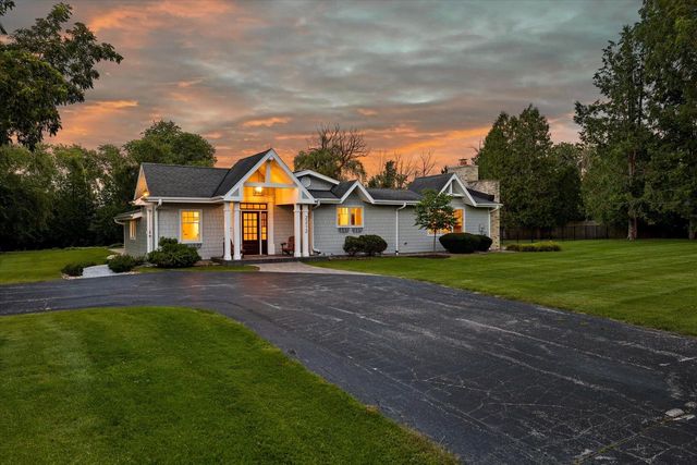 2212 W Sunnydale LANE, Mequon, WI 53092