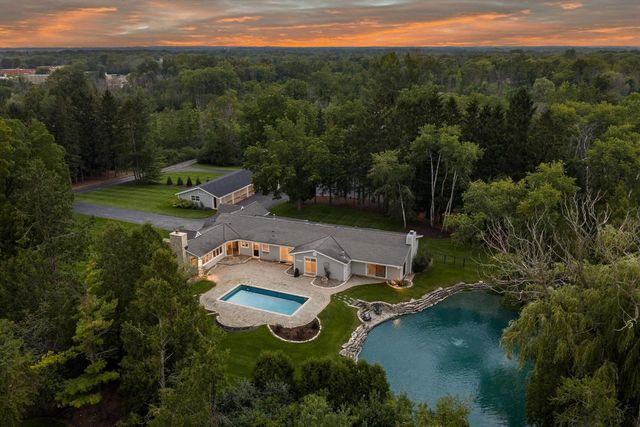 2212 W Sunnydale LANE, Mequon, WI 53092