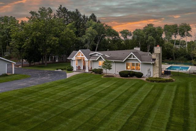2212 W Sunnydale LANE, Mequon, WI 53092