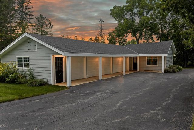 2212 W Sunnydale LANE, Mequon, WI 53092