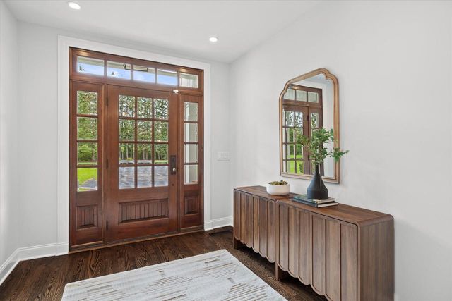 2212 W Sunnydale LANE, Mequon, WI 53092