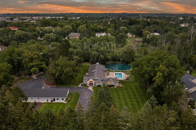 2212 W Sunnydale LANE, Mequon, WI 53092