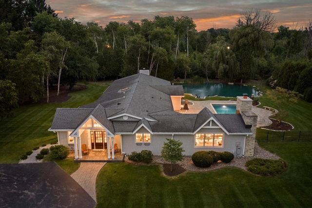 2212 W Sunnydale LANE, Mequon, WI 53092