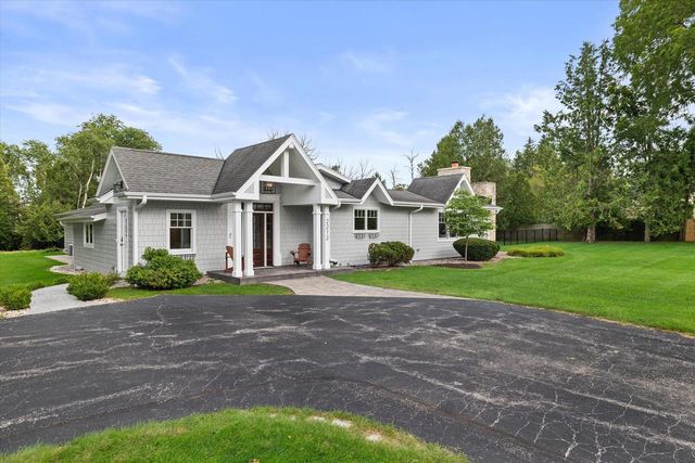 2212 W Sunnydale LANE, Mequon, WI 53092