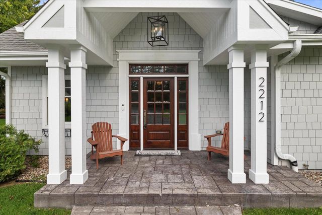 2212 W Sunnydale LANE, Mequon, WI 53092