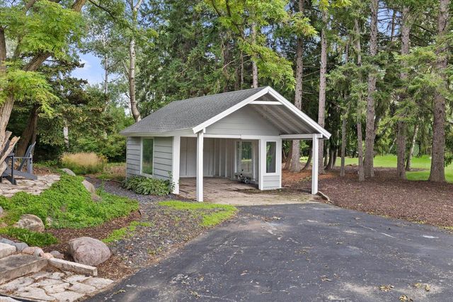 2212 W Sunnydale LANE, Mequon, WI 53092