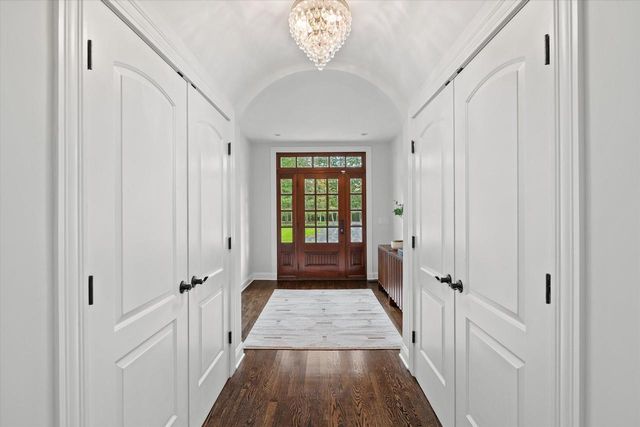 2212 W Sunnydale LANE, Mequon, WI 53092