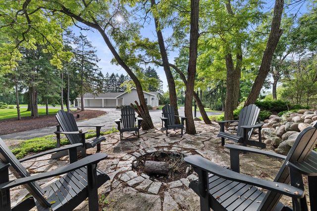 2212 W Sunnydale LANE, Mequon, WI 53092