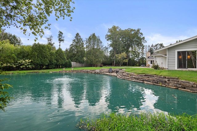 2212 W Sunnydale LANE, Mequon, WI 53092