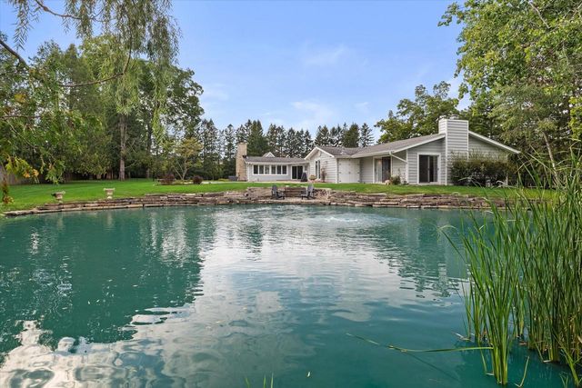 2212 W Sunnydale LANE, Mequon, WI 53092